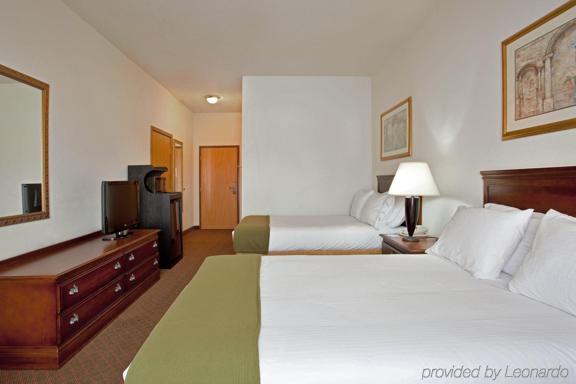Holiday Inn Express Rochelle By Ihg Habitación foto